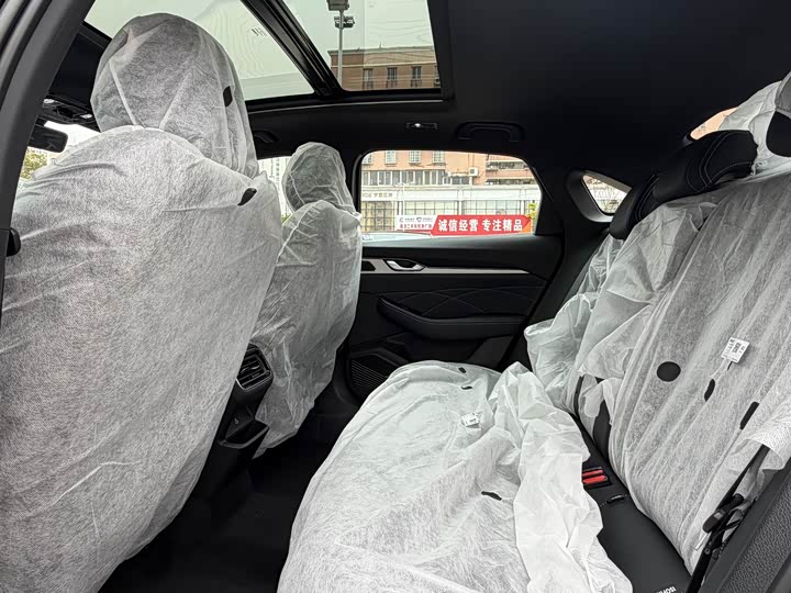 Фото 8 - Geely Preface