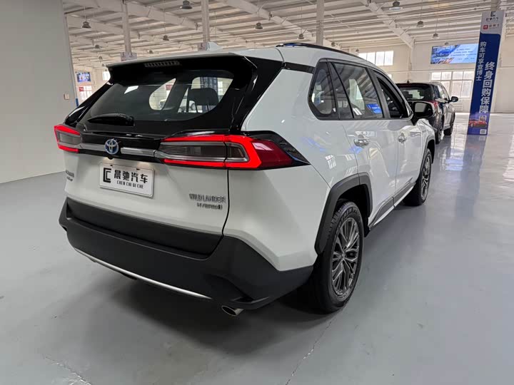 Photo 4 - Toyota Wildlander