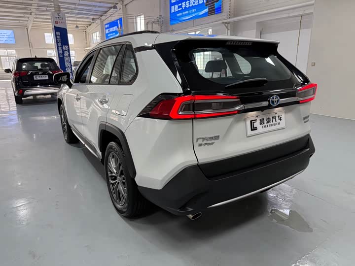 Photo 6 - Toyota Wildlander