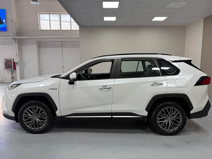 Photo 7 - Toyota Wildlander