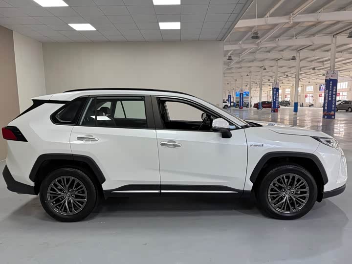 Photo 8 - Toyota Wildlander