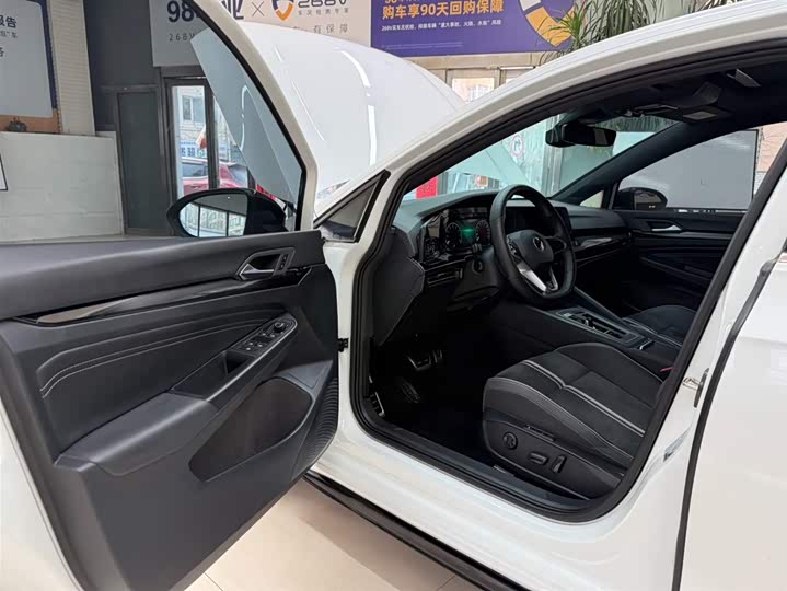 Фото 8 - Volkswagen Golf