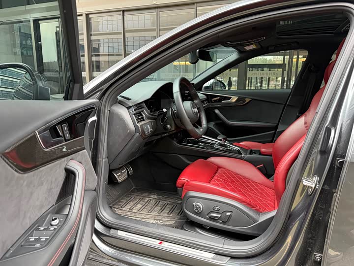 Фото 9 - Audi S4