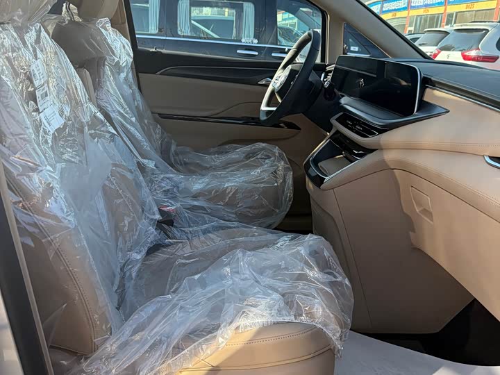 Фото 9 - Buick GL8 ES