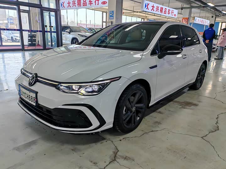 Фото 1 - Volkswagen Golf