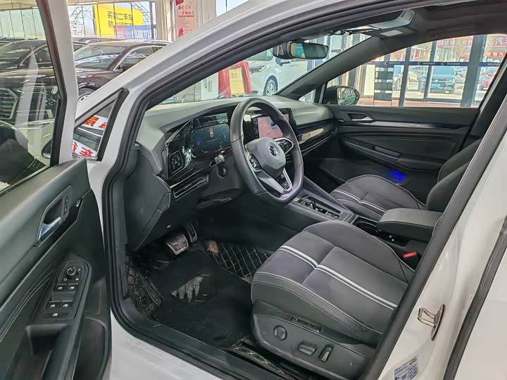 Фото 8 - Volkswagen Golf