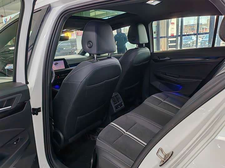 Фото 9 - Volkswagen Golf