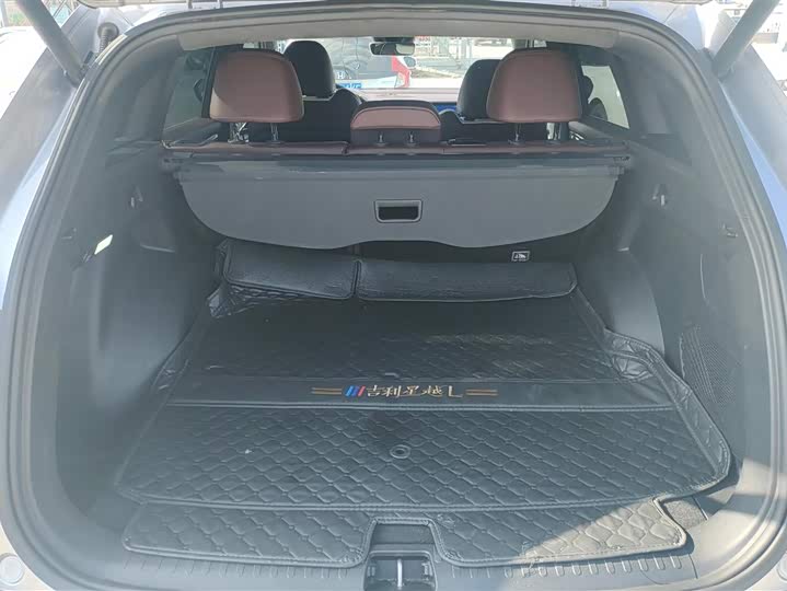 Фото 4 - Geely Monjaro