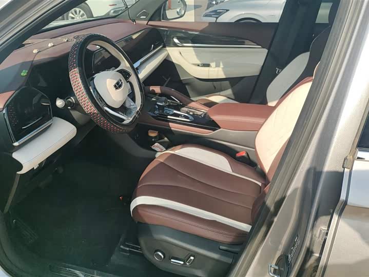 Фото 9 - Geely Monjaro