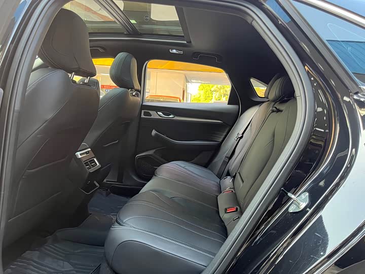 Photo 9 - Geely Preface