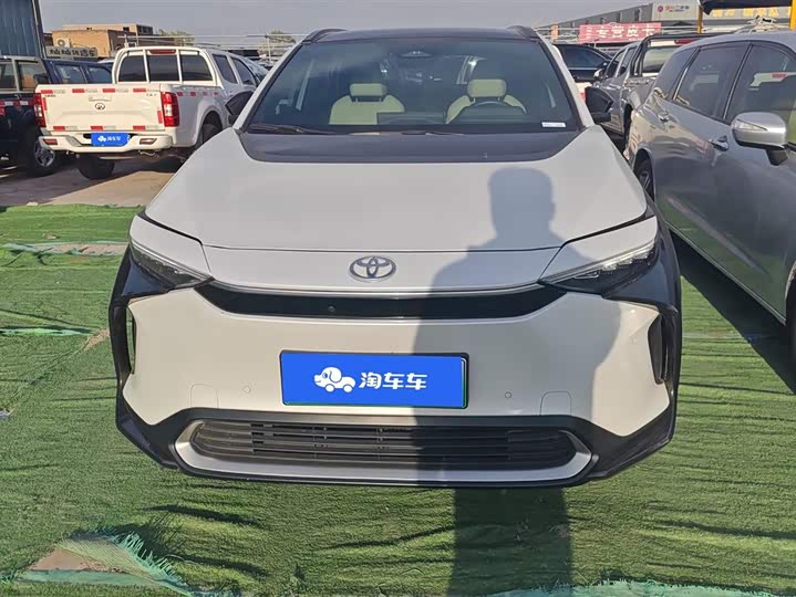 Фото 2 - Toyota bZ4X