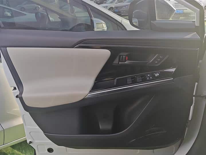 Фото 7 - Toyota bZ4X