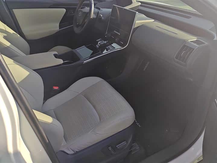 Фото 8 - Toyota bZ4X