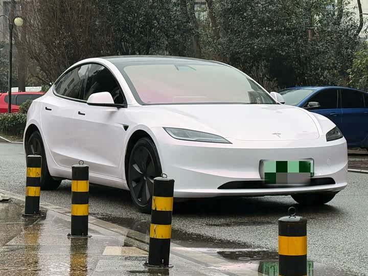 Фото 2 - Tesla Model 3