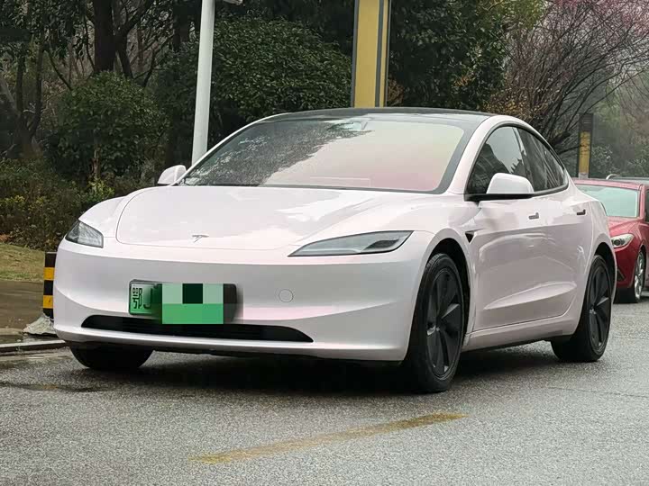 Фото 3 - Tesla Model 3