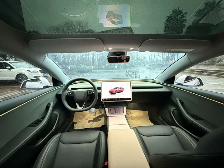 Фото 4 - Tesla Model 3