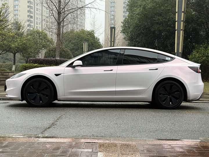 Фото 7 - Tesla Model 3