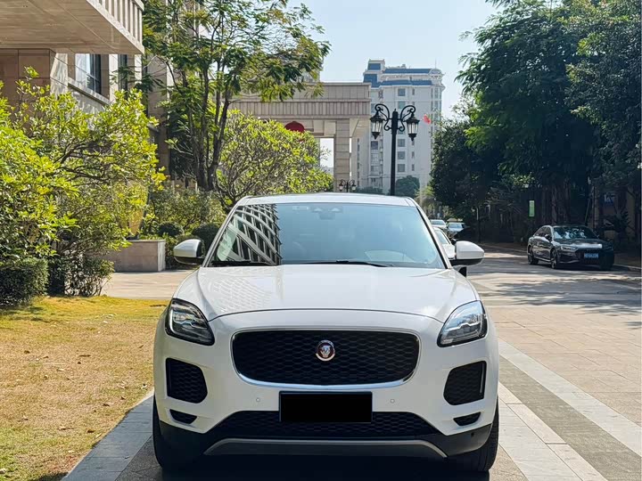 Фото 2 - Jaguar E-Pace