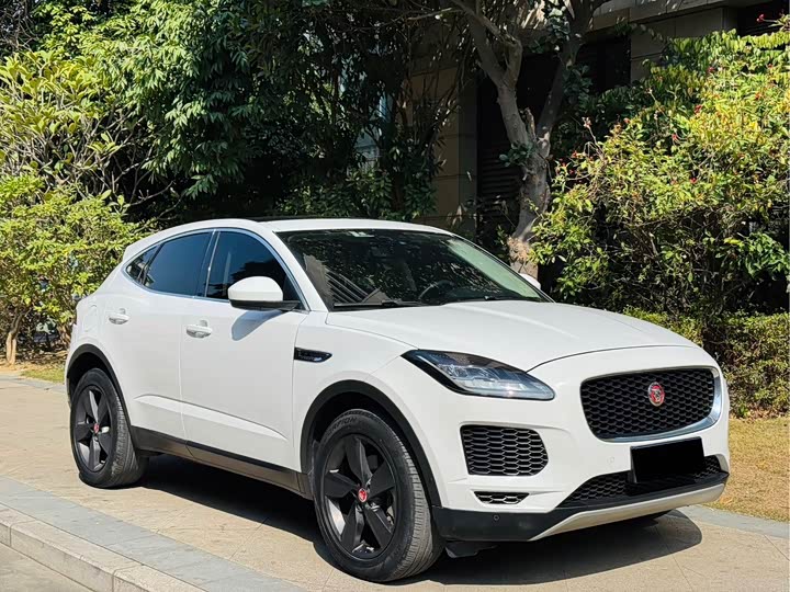 Фото 3 - Jaguar E-Pace