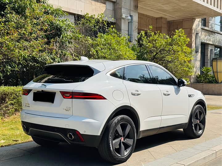 Фото 4 - Jaguar E-Pace