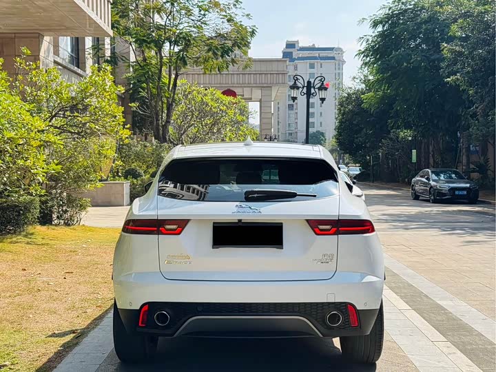 Фото 5 - Jaguar E-Pace