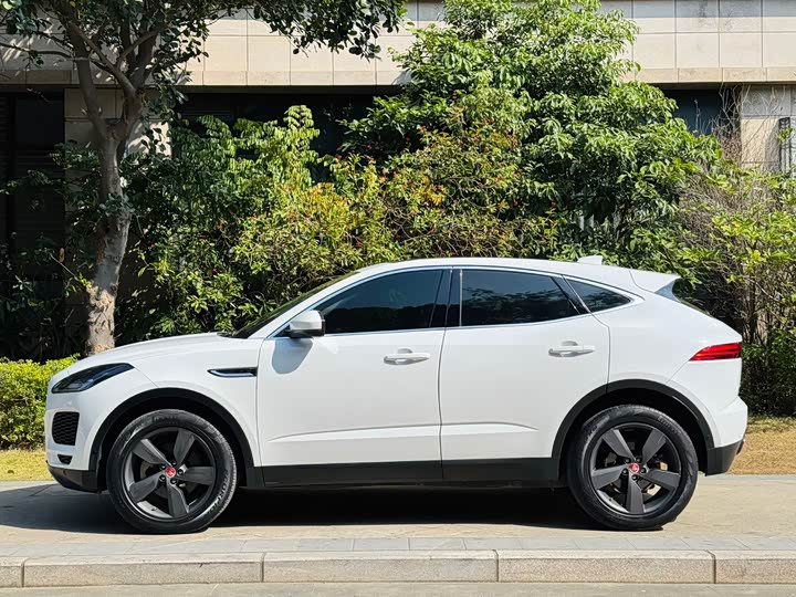 Фото 7 - Jaguar E-Pace