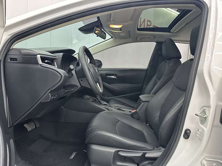 Фото 4 - Toyota Corolla