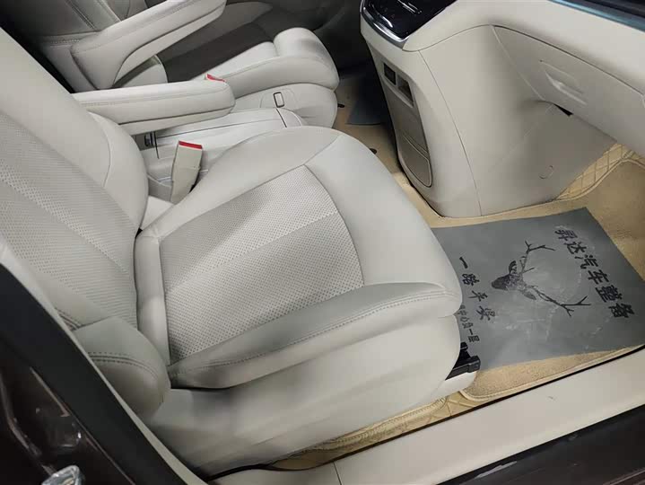 Фото 8 - Buick GL8 ES