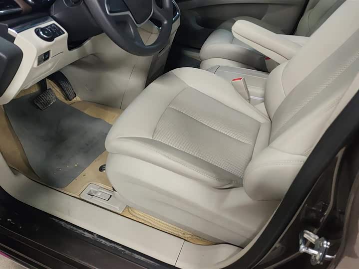 Фото 9 - Buick GL8 ES