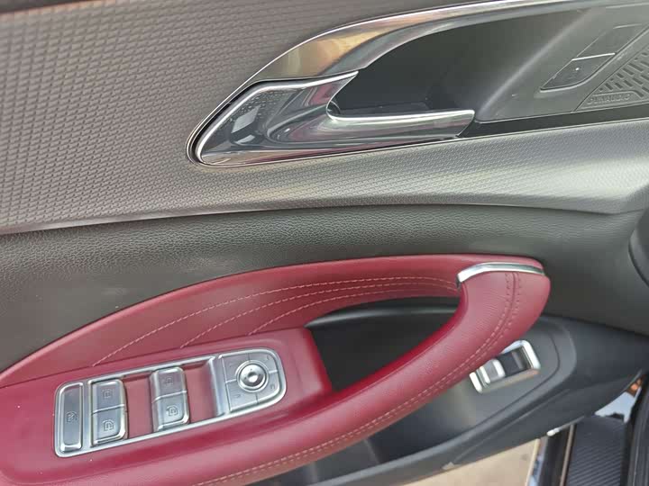 Фото 6 - Hongqi H5