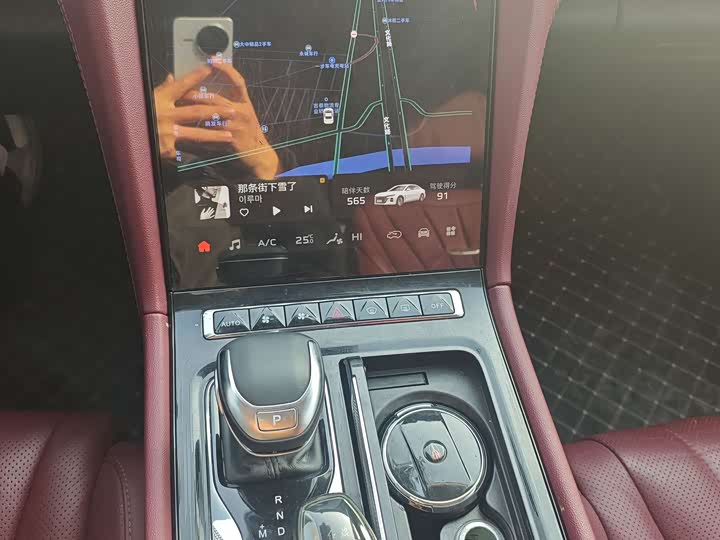 Фото 8 - Hongqi H5