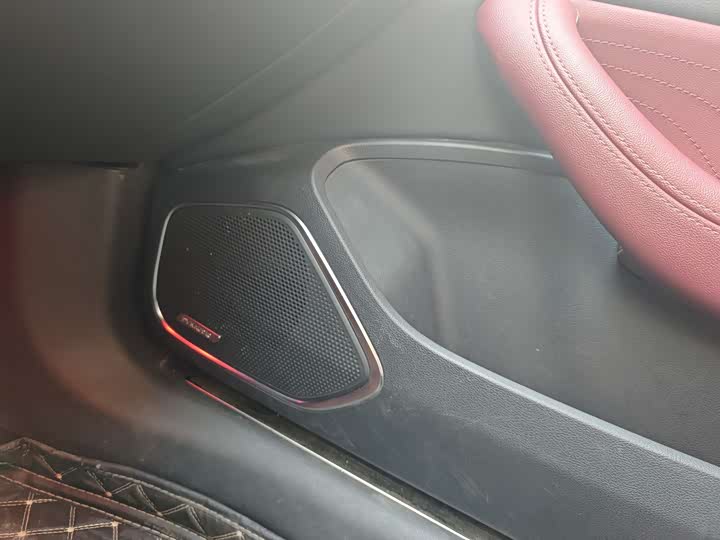 Фото 9 - Hongqi H5