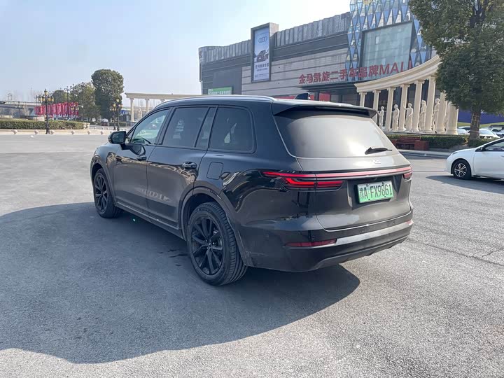 Фото 7 - LiXiang One