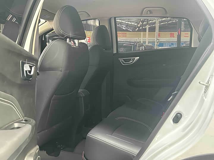 Фото 4 - Geely Vision X3