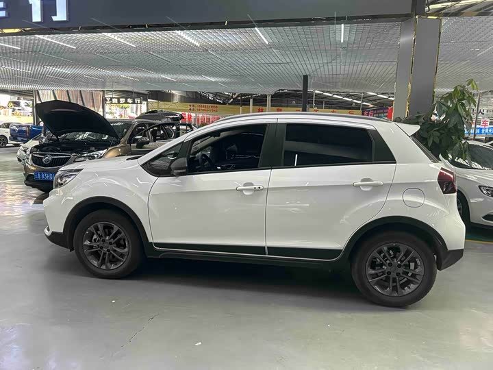 Фото 7 - Geely Vision X3