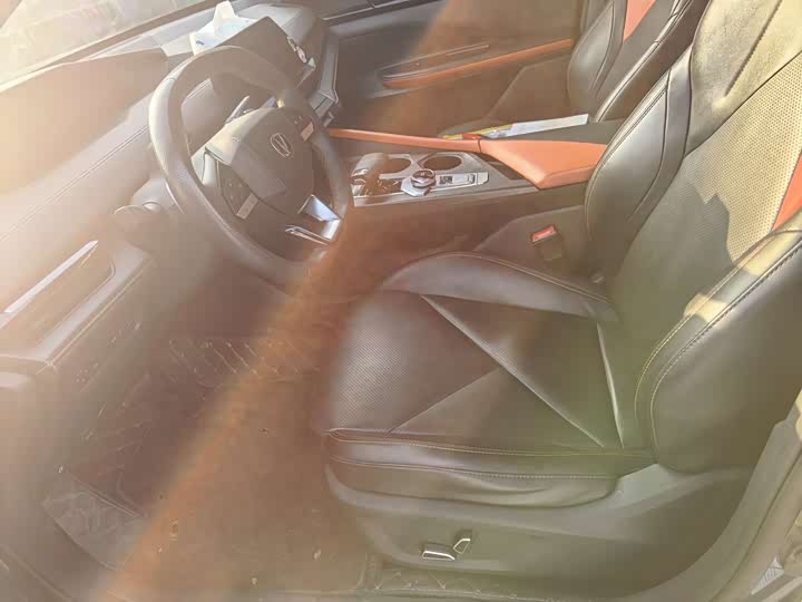 Фото 4 - Changan UNI-V