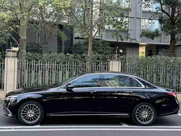 Photo 2 - Mercedes-Benz E-Class