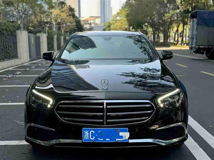 Photo 3 - Mercedes-Benz E-Class