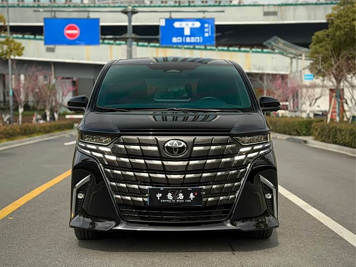 Фото 2 - Toyota Alphard