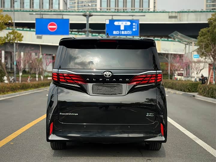 Фото 4 - Toyota Alphard