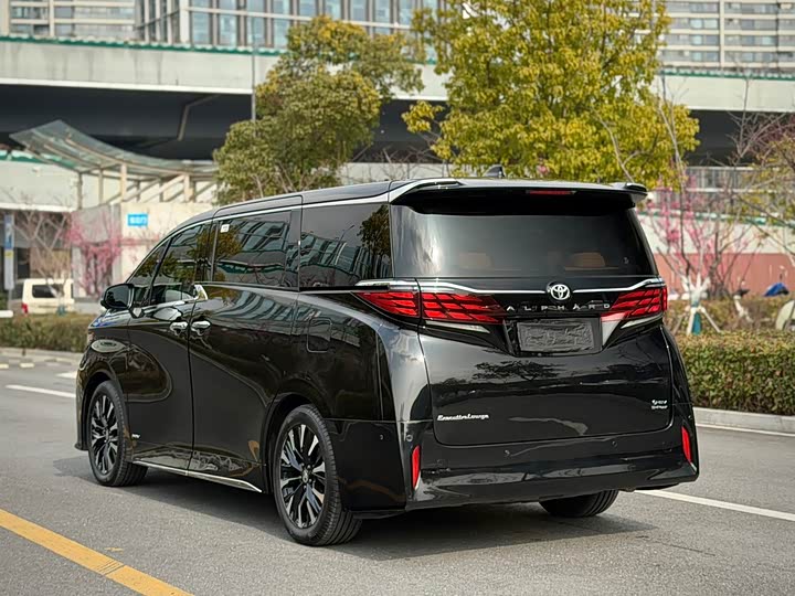 Фото 5 - Toyota Alphard