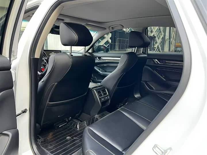 Фото 6 - Honda Accord