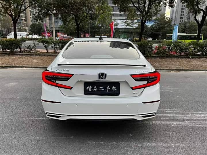 Фото 8 - Honda Accord