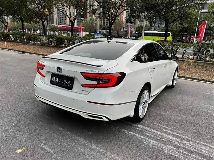 Фото 9 - Honda Accord