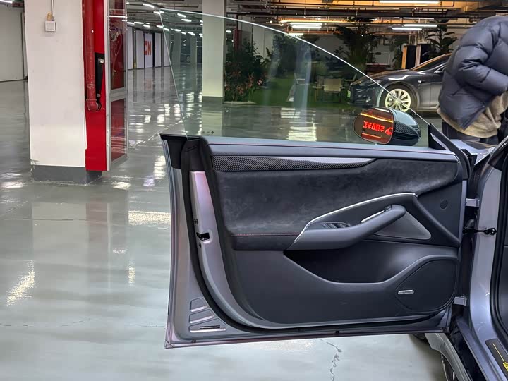 Фото 6 - Xiaomi SU7 Ultra