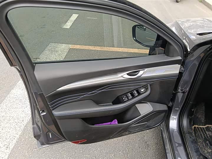 Photo 7 - Geely Preface