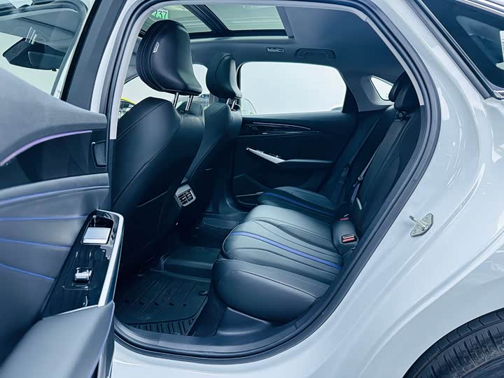 Фото 9 - Geely Preface L