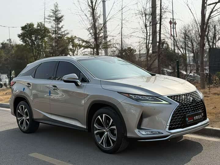Фото 1 - Lexus RX