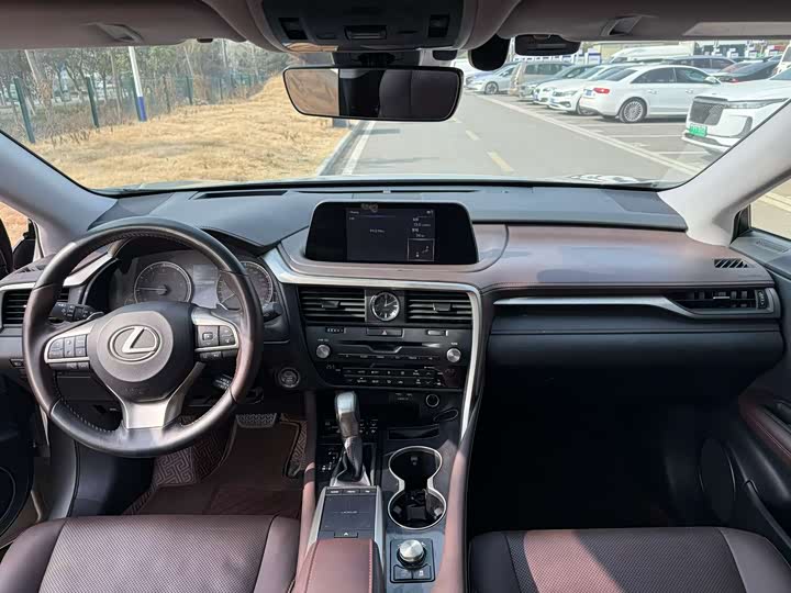 Фото 5 - Lexus RX