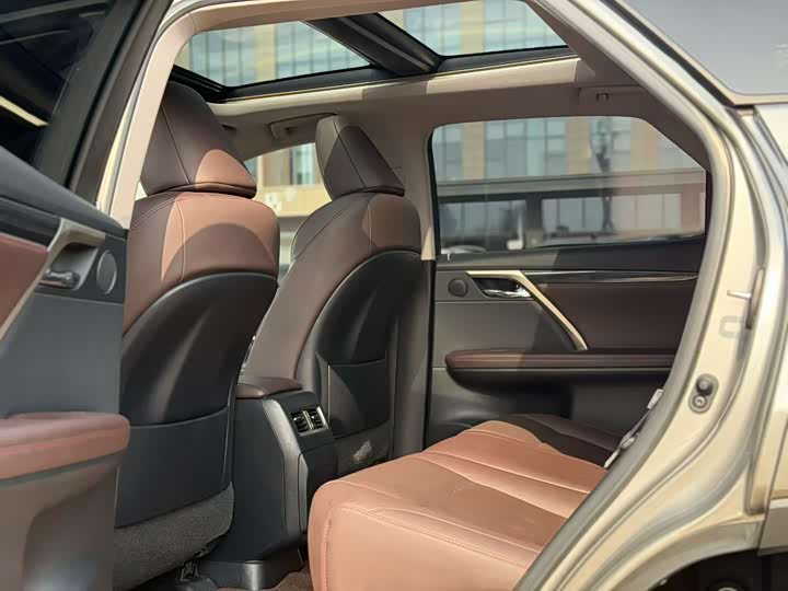 Фото 6 - Lexus RX